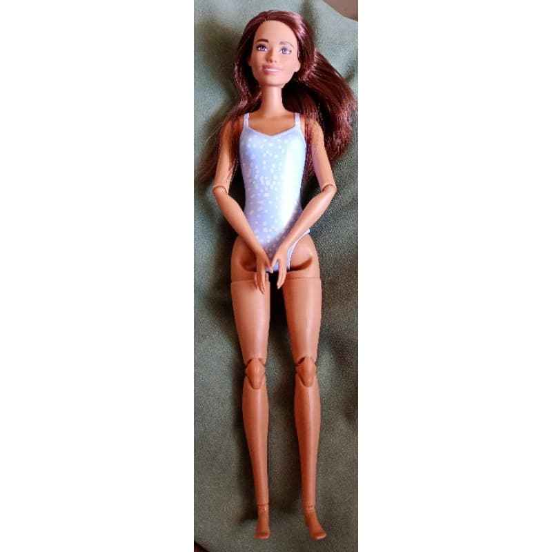 boneca morena articulada.
