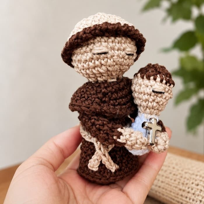 Kit Mini Santo Antonio De Amigurumi Crochê - 3 ou 6 Unidades - Modelo 11