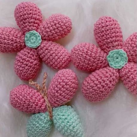 Kit Amigurumi Crochê 2 Flores e 1 Borboleta Decoração Infantil Quartinho de Bebê