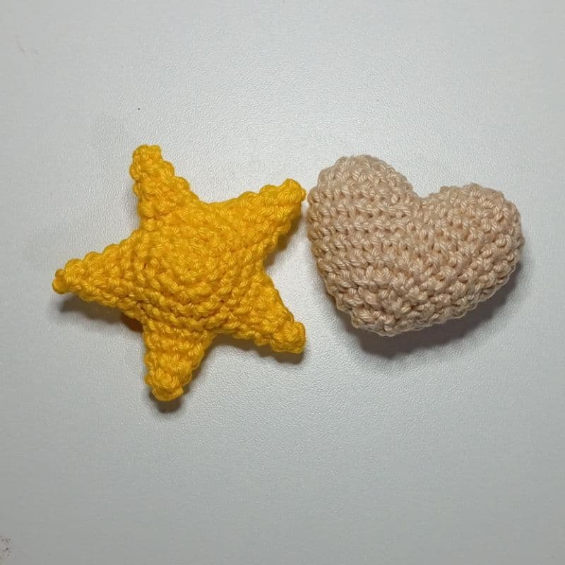 kit mini estrelinha e coração amigurumi crochê