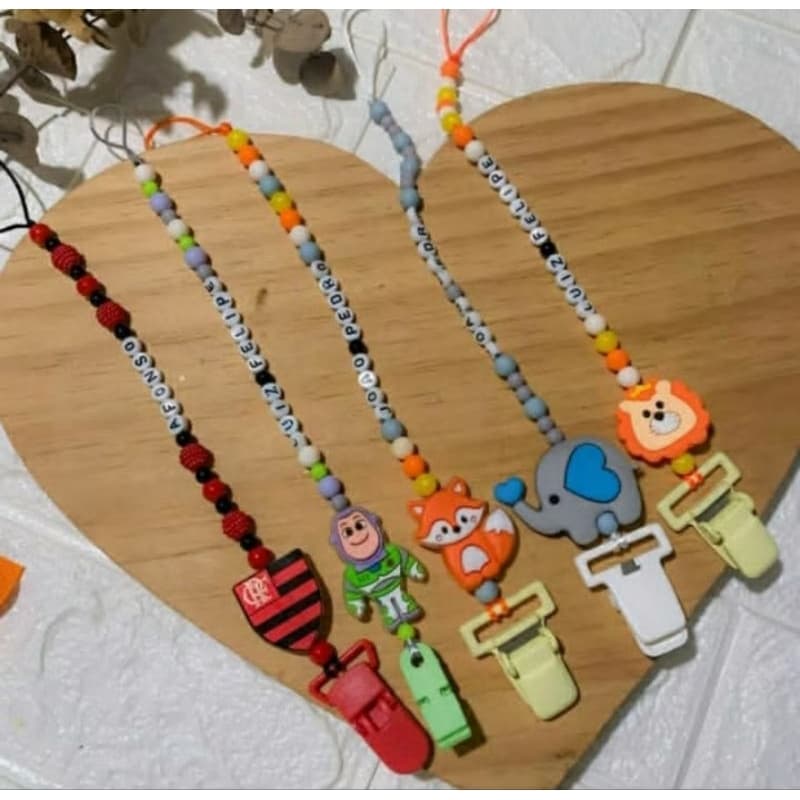 Prendedor de Chupeta Personalizado com Nome Para Bebê Menino vários Temas / Times Cariocas / Acessórios para Chupeta