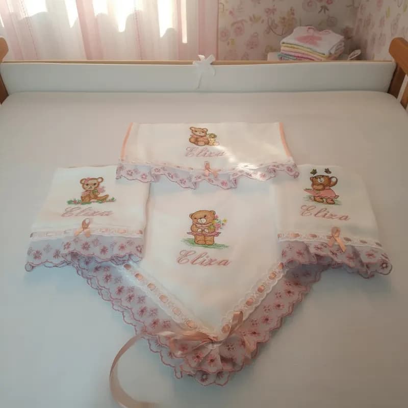 Kit Enxoval Bebê Fraldas Personalizadas ombro boca presente chá maternidade ursinha floral