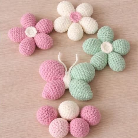 Kit Amigurumi para Móbile, Guirlanda ou Decoração – Flores + Borboleta + Bolinhas | Crochê Bebê