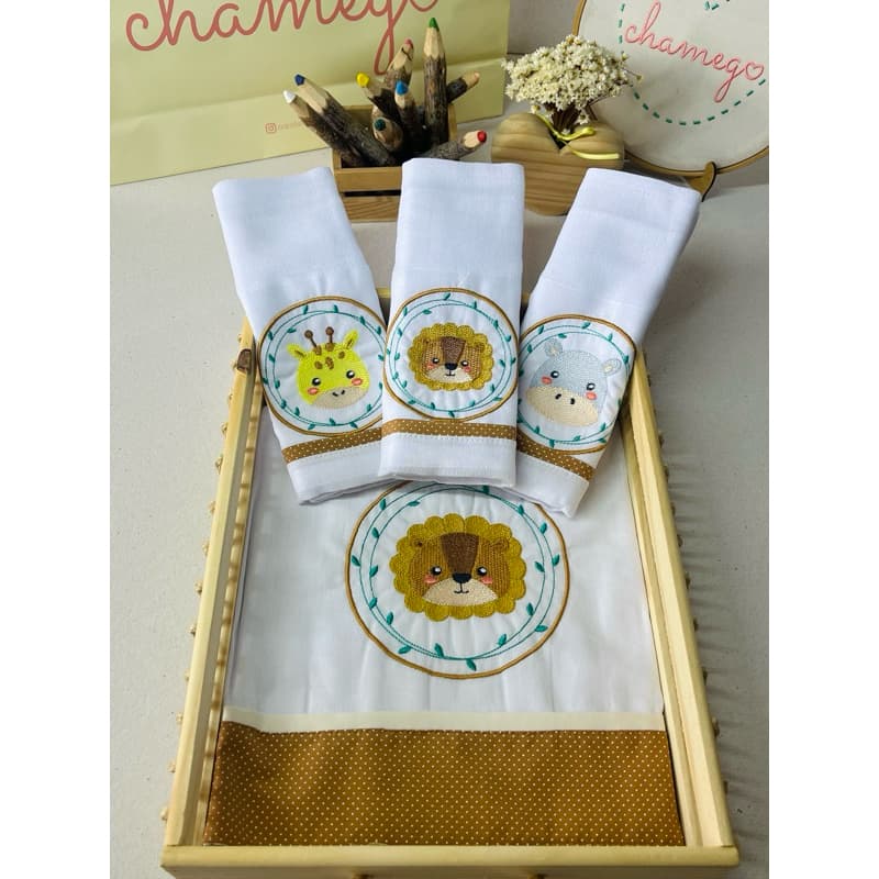 🦒🤎 Kit Fralda Bebê Safari Marrom – 4 Peças 100% Algodão | Fraldas Bordadas para Recém-Nascido