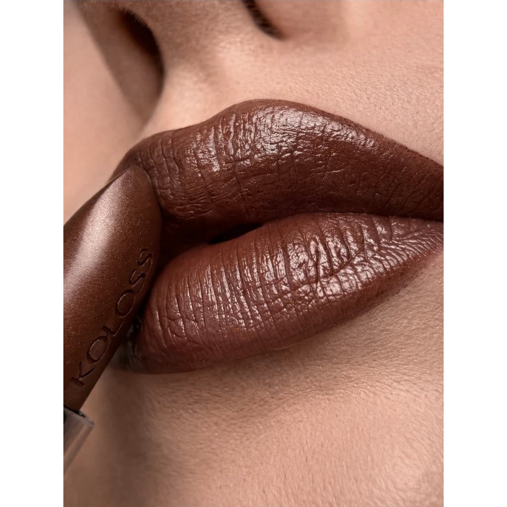 KOLOSS Batom LIPSTICK 141 - COFFEE BRONZE - CINTILANTE Hidratante Alta Cobertura