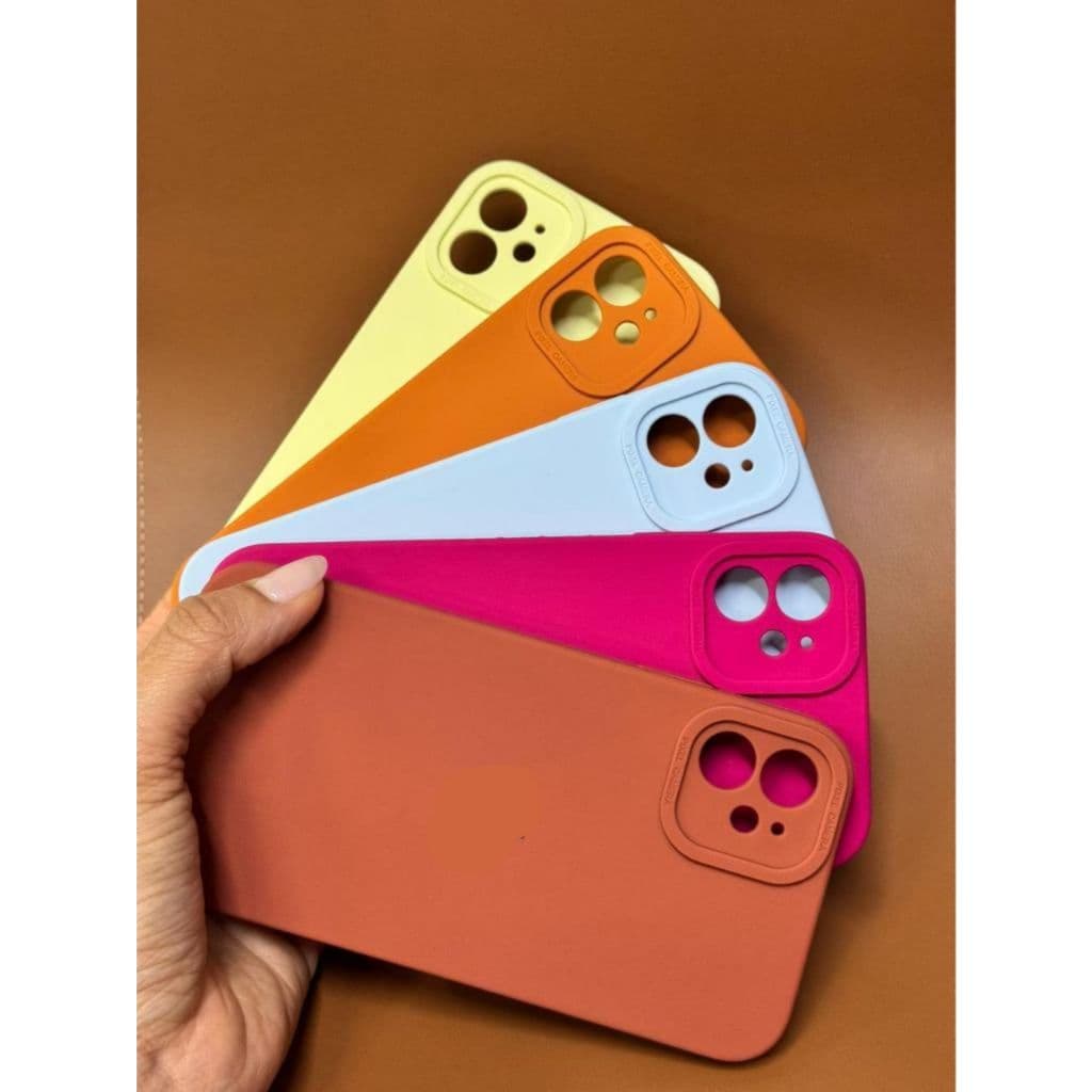 Linda Capinha Para Celular Case IP 11 Capa De Silicone Aveludada Premium Câmera Fechada Alto Relevo Protetora Com Maça