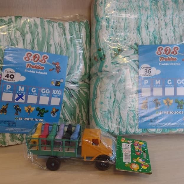 COMBO 2 Pacotões Fraldas Infantil  Adesivas  (Qualquer tamanho) + Carrinho brinquedo