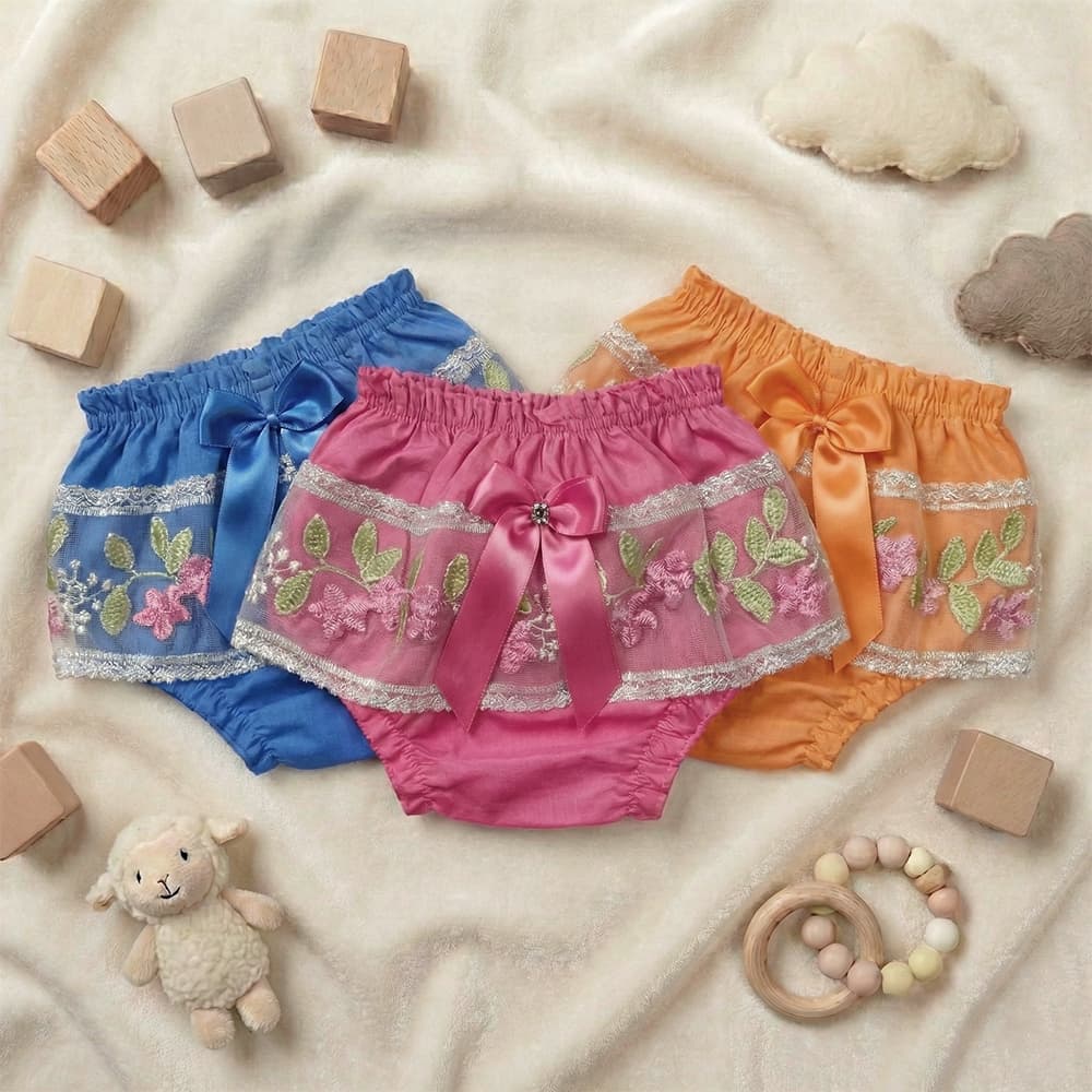 Kit 3 Calcinhas Tapa Fralda Bebê Renda Floral e Laço Dourado