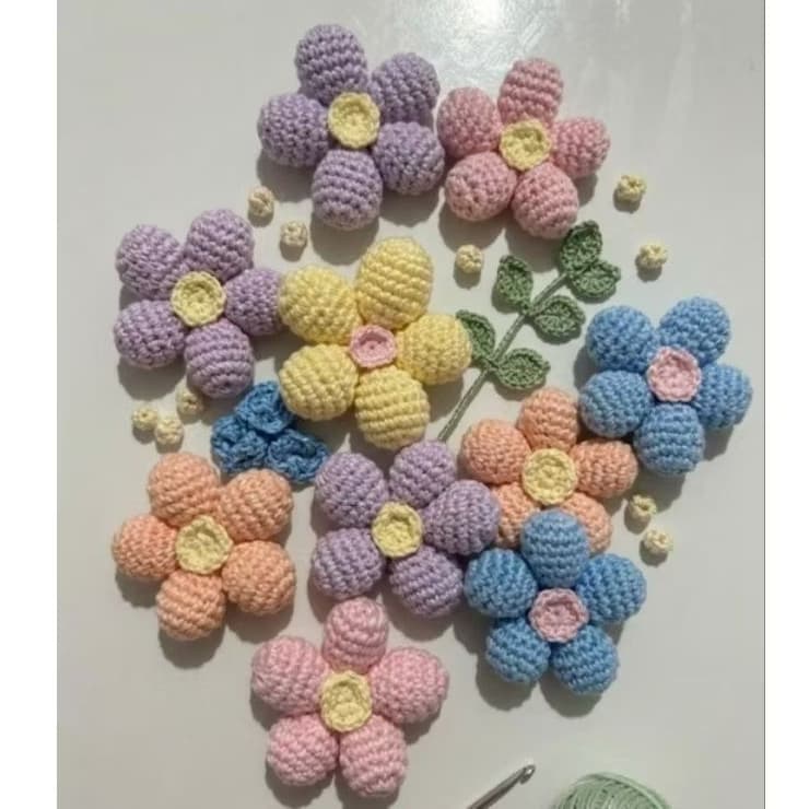 Flor amigurumi kit - Flores de crochê - Chaveiro, Decoração, Lembrancinha