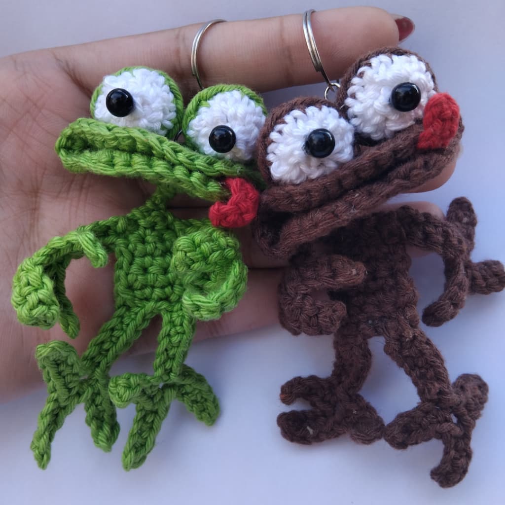Chaveiro Crochê Sapo Artesanal Amigurumi Presente Divertido Personalizado