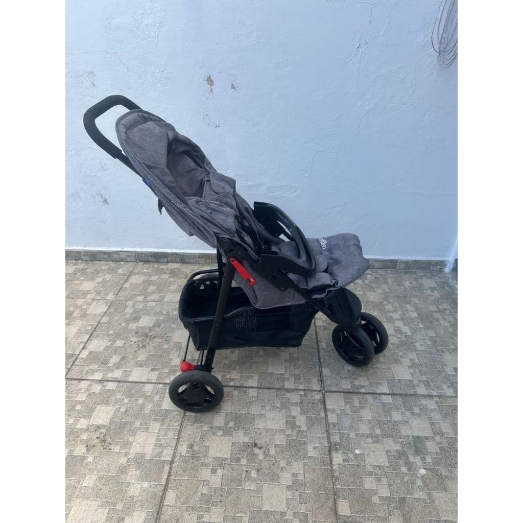 Carrinho de Bebê Voyage Delta na cor cinza mescla