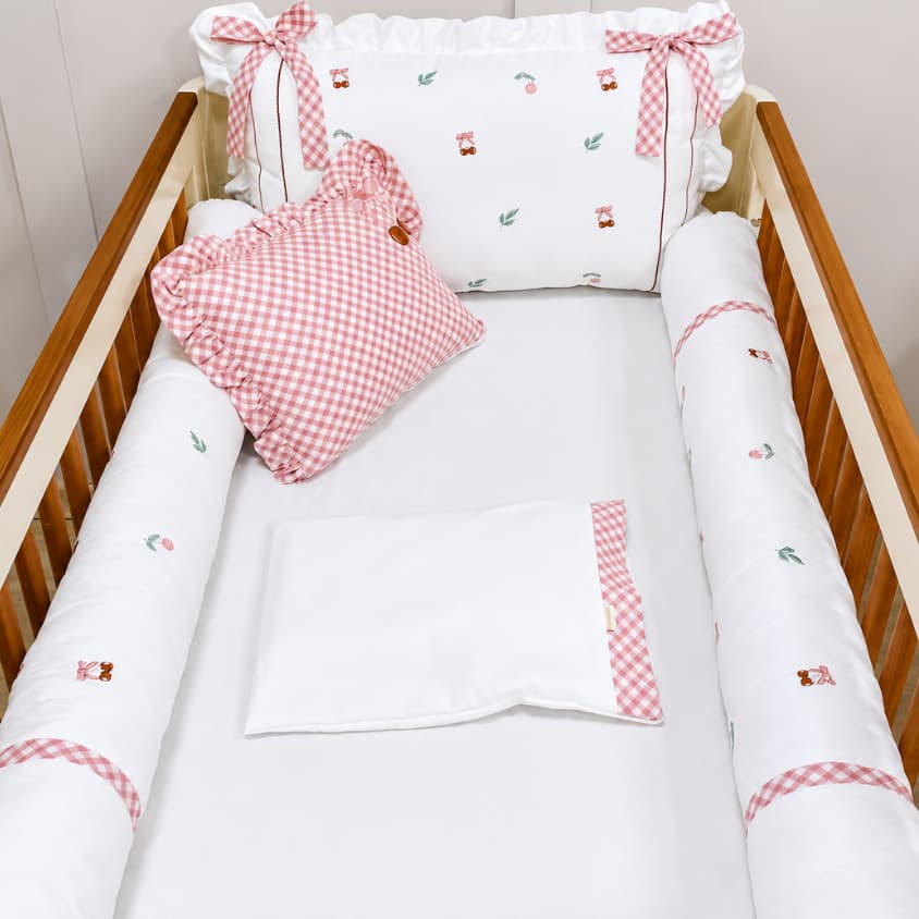 Kit berço americano menina cerejinha protetor luxo vermelho bordado enxoval de bebê
