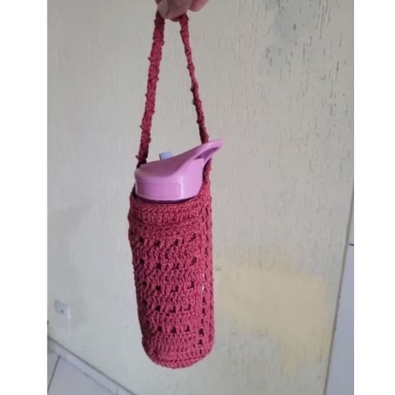 Capa/bolsa de croche para garrafa d'água - deita no barbante número 6