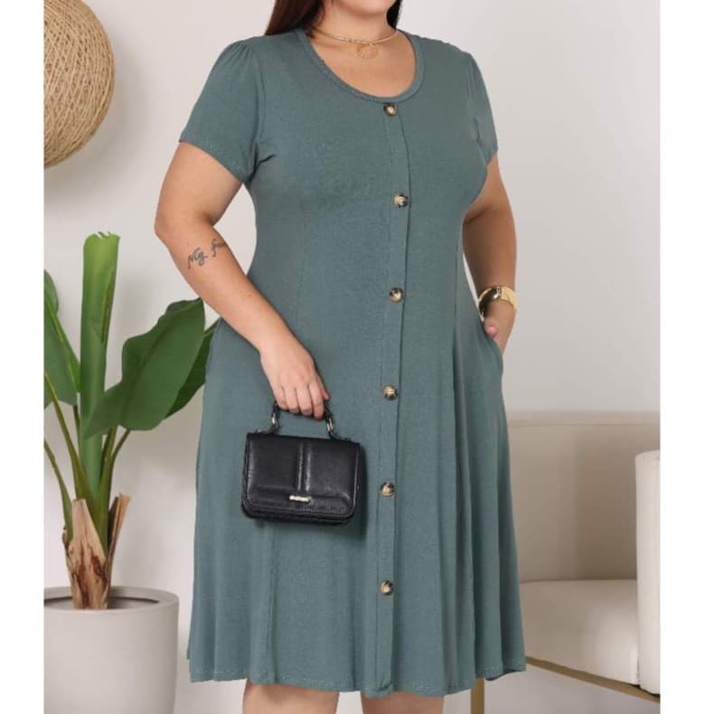 Vestido feminino plus size Manga curta com botões frontais e bolsos moda evangélica 2026