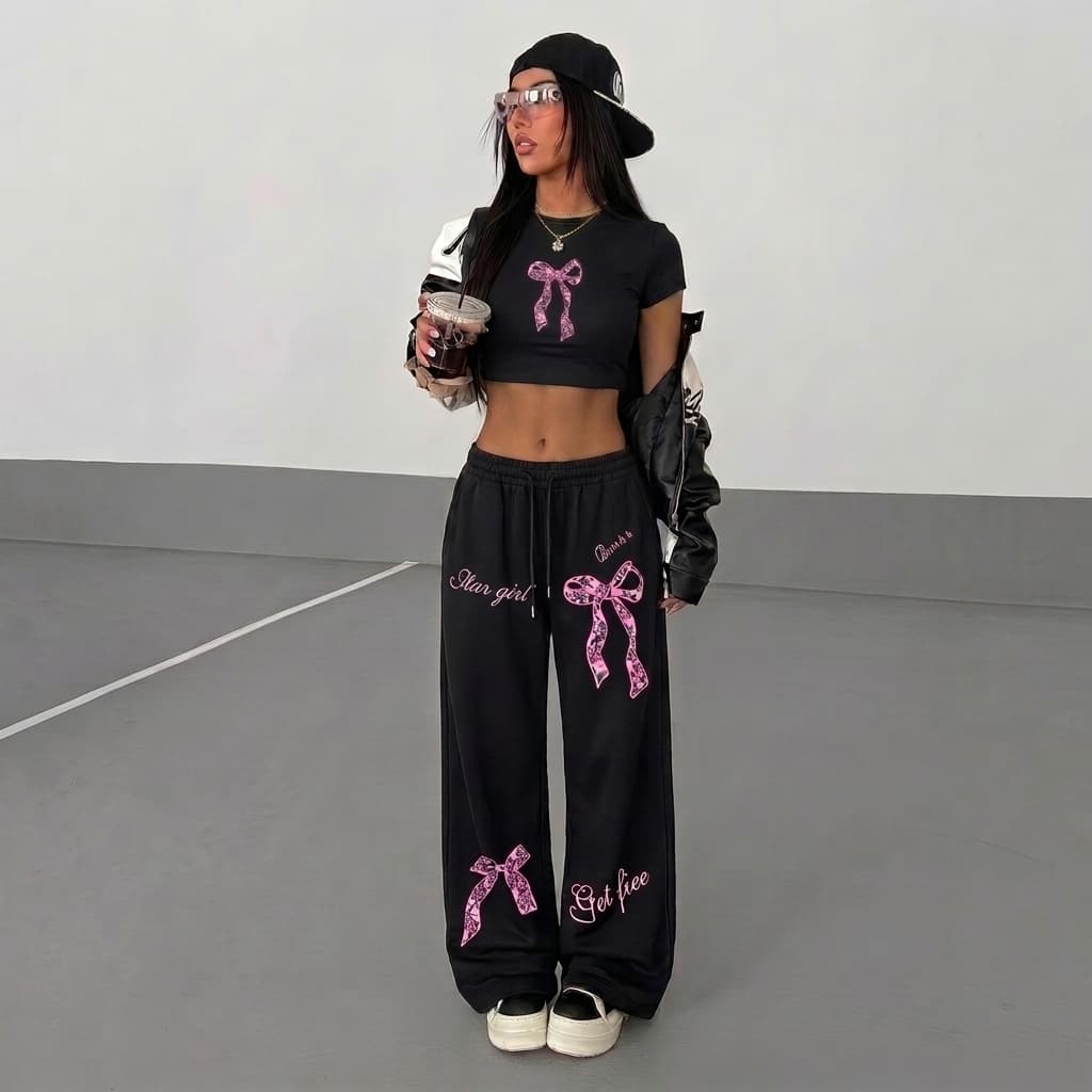 Conjunto Feminino Y2K Calça Moletom Wide Leg + Cropped Estampa Laço Rosa Streetwear