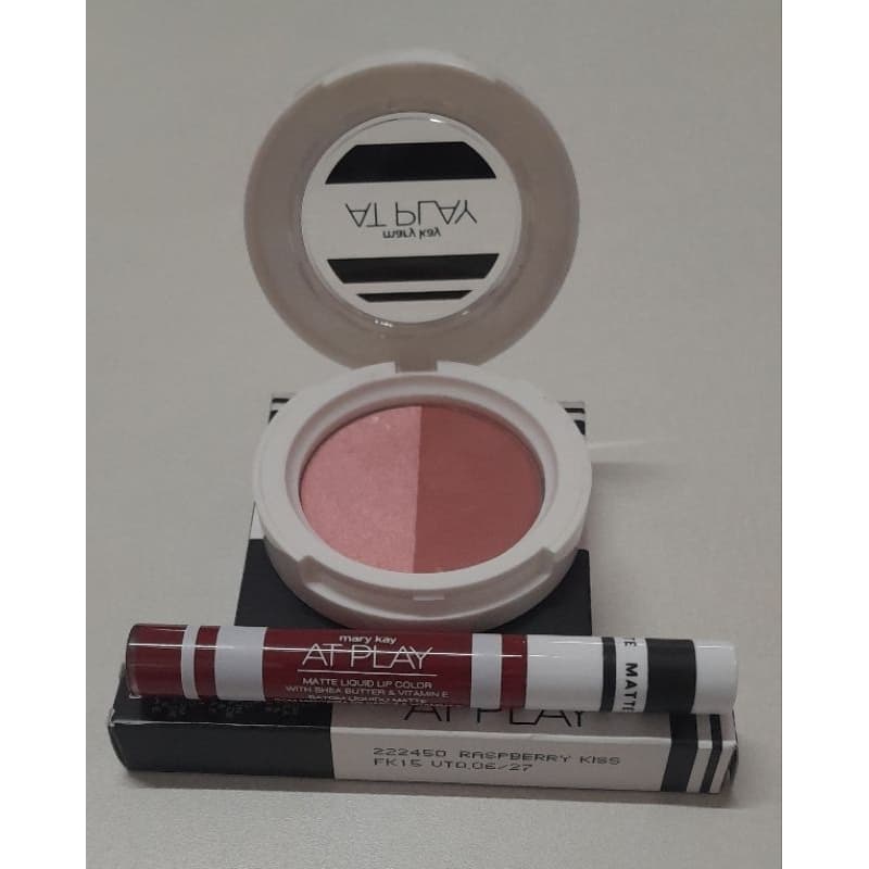 COMBO AT PLAY - MARY KAY ;  DUO DE BLUSH  ( PINK SHINE ) + BATOM LIQUIDO MATTE ( RASPERRY KISS )