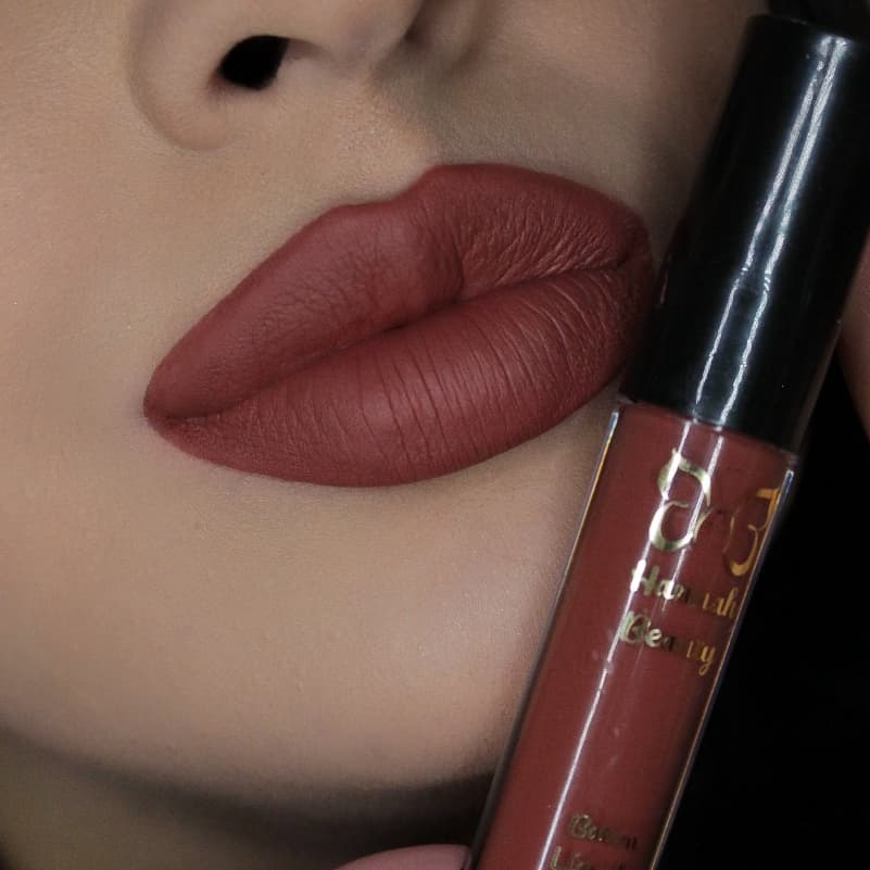 Batom Liquido Matte Hannah Beauty Cor Sarah Marrom Sofisticado Alta Pigmentação Longa Duração Não Transfere Vegano