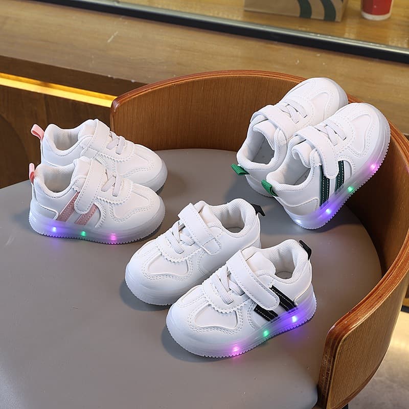 Tênis infantil menino Menina Tênis com luzes LED para lazer sapatinho de bebê andador Leve e macio