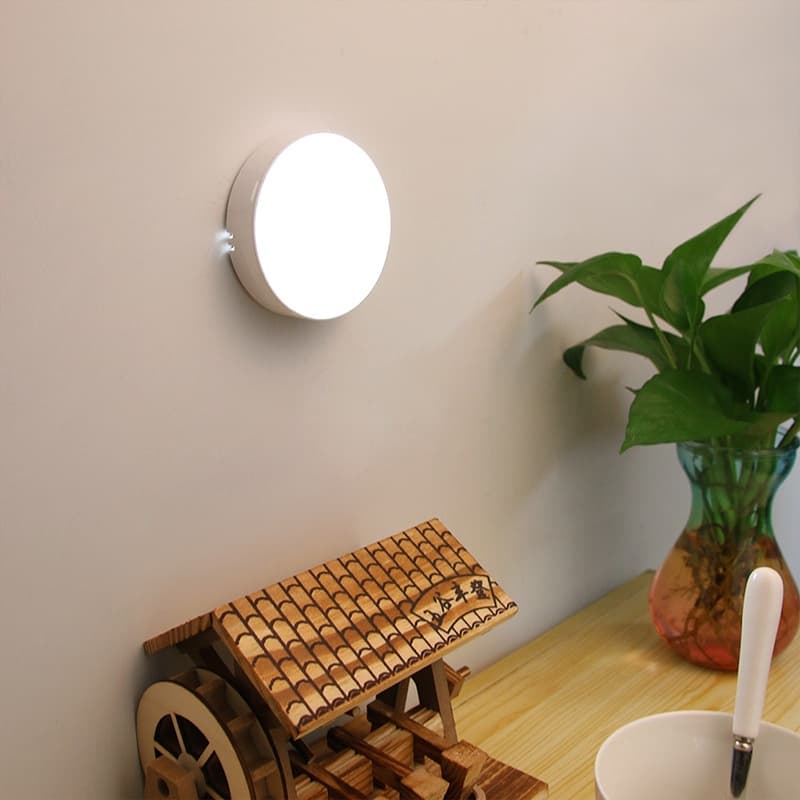 Luminária LED com Sensor de Presença Recarregável USB Sem Fio 6 LEDs 6000K para Parede e Armário