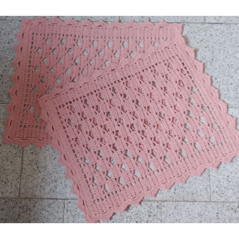 Tapete Retangular para porta, banheiro, cozinha ou pé de cama confeccionado no barbante 6 crochê feito a mão.