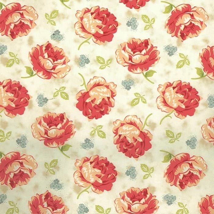 Tecido Patchwork Floral Rosas Creme Nuance Vermelhas BG056
