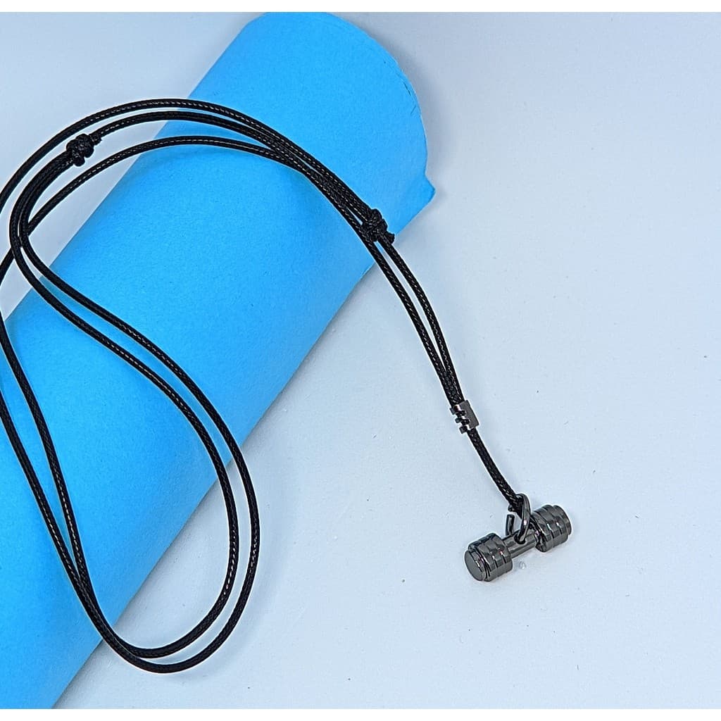 Colar Gargantilha Fio Couro Preto Cordão encerado Ajustável com Pingente Halteres aço Inox Peso Anilha academia Moda