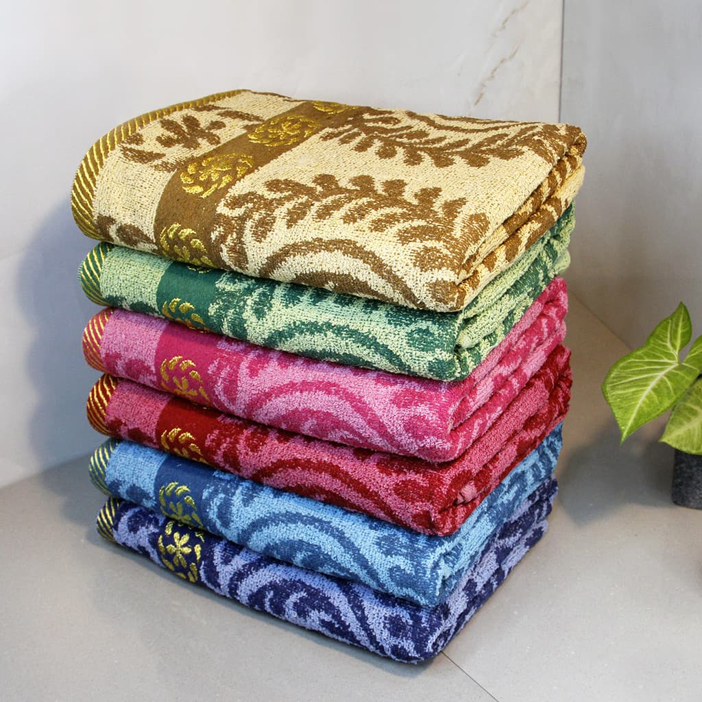 Kit 2 Toalhas de Banho Estampada Grande 140x70cm Felpuda Macia Alta Qualidade Bordada Sortida