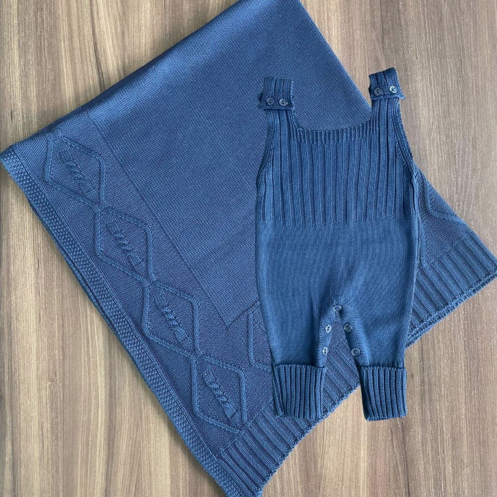 Saida Maternidade Conjunto Manta e Jardineira Salopet Bebe Tricô Menina e Menino Enxoval Kit 2 pçs