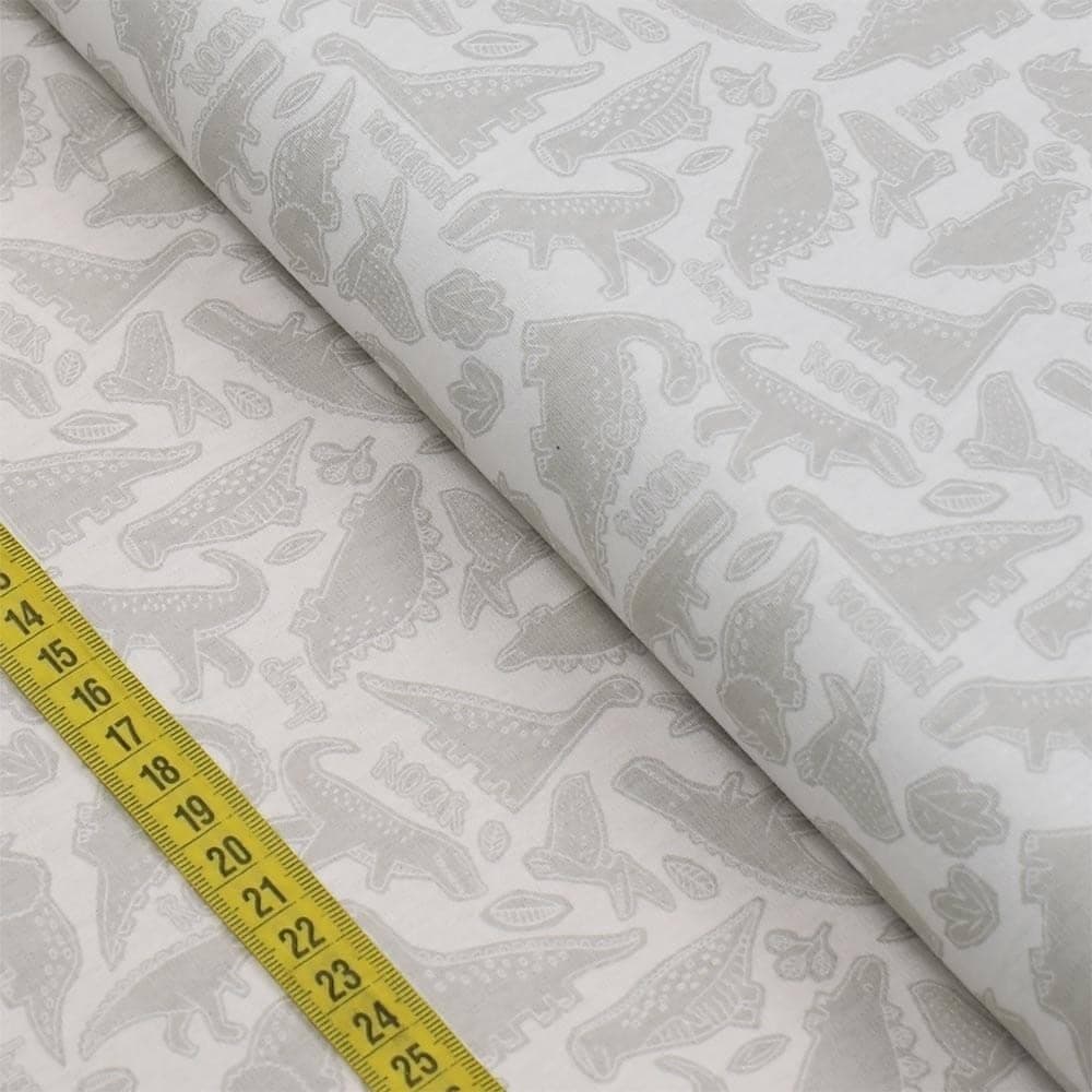 Tecido Estampado para Patchwork - Planeta dos Dinossauros By Mariana Curti : Babyssauro Cinza (0,50x1,40)