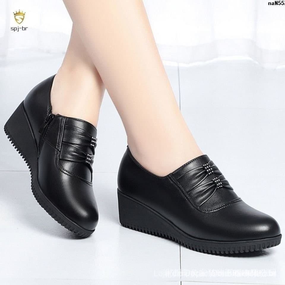 Sapatos Femininos de Couro Flexível e Confortável com Salto Médio UBMM