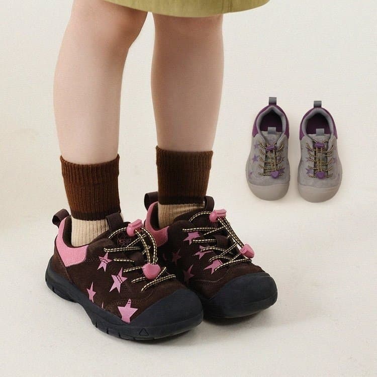 Tênis de caminhada ao ar livre para meninas, modelo novo de outono 2025, tênis infantis divertidos e fofos, tênis de tre