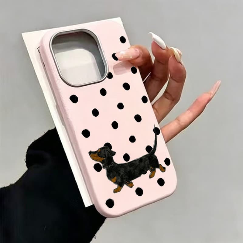 Textura de couro macio Capinha para iPhone 17/16/15 Pro Max Capinha de celular fofa com estampa de dachshund de bolinhas