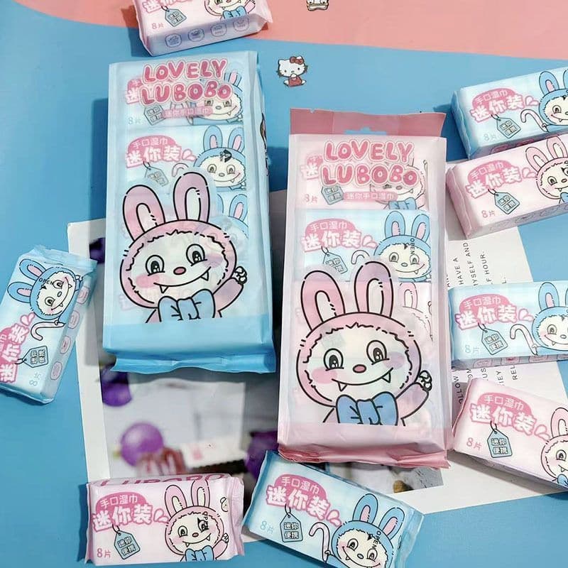 8 pacotes de lenços umedecidos Labubu para bebês, saco pequeno portátil, Mini lenços umedecidos descartáveis para limpez