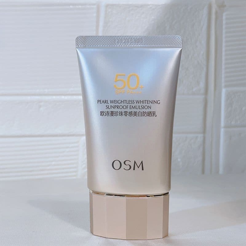 Oushiman Protetor Solar 50 Vezes Loção Protetor Solar Branqueadora Corretivo de Isolamento Anti-Ultravioleta Três em Um 