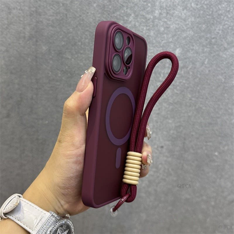 Capa rígida de proteção sedosa fosca com lente adequada para iPhone17 16 15 14 13 12 11 ProMax com alça de mão