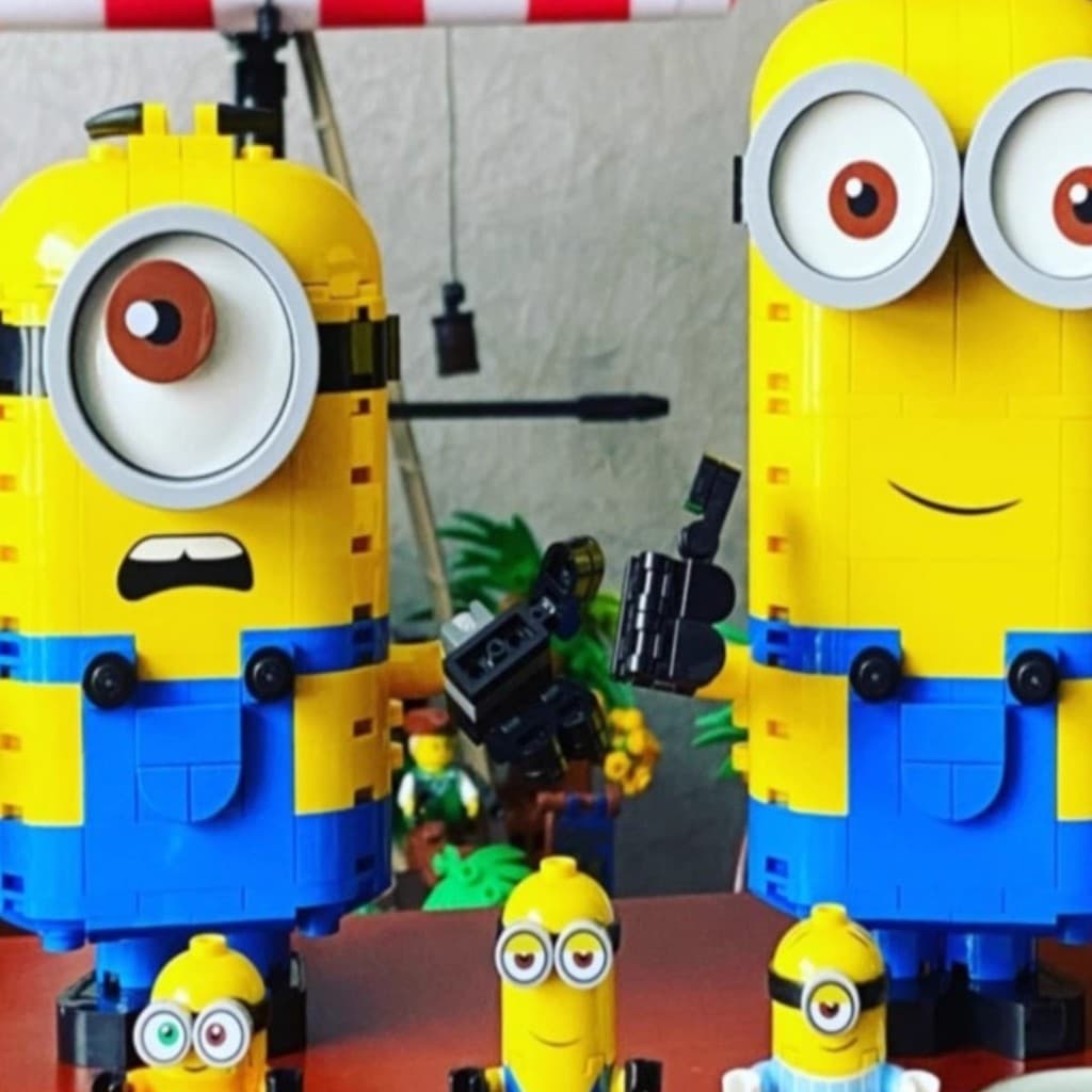 Compatível com os blocos de montar da série LEGO Minions Despicable Me.