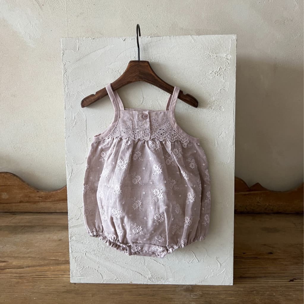 Bebê bebê verão roupas finas bebê menina Retro completo bordado tecido puro algodão estilingue macacão menina triângulo 