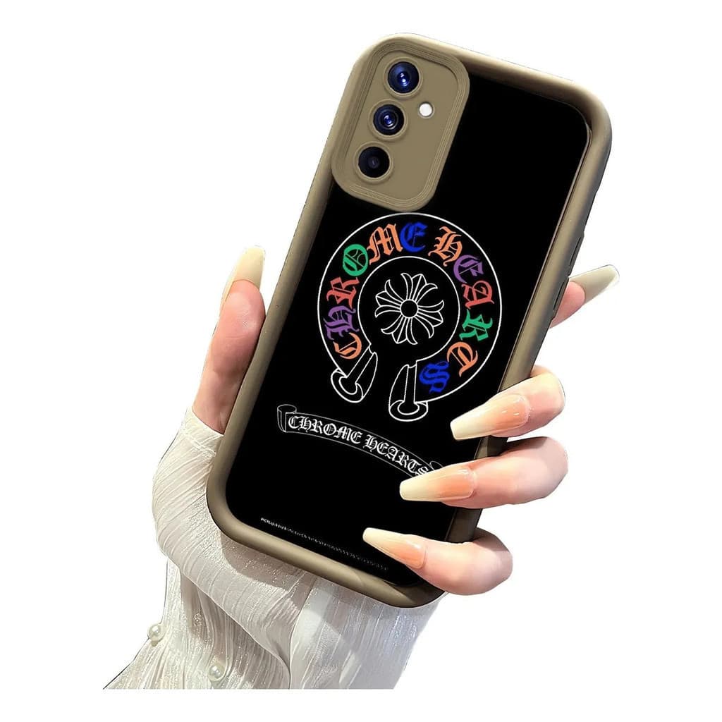 Capa protetora para celular Chrome Heart marrom escuro, adequada para Samsung 26 Ultra A57 e Samsung S26 Ultra.