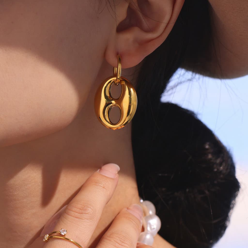 Brincos femininos em aço inoxidável com acabamento em ouro 18K, brincos em formato de grão de café vazado, hipoalergênic