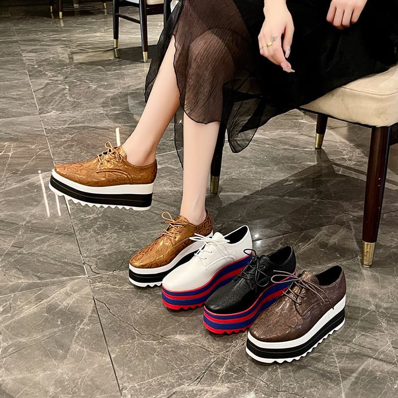 Sapatos de cunha de sola grossa, leves e confortáveis, femininos, à prova d'água, aumentando calçados esportivos casuais