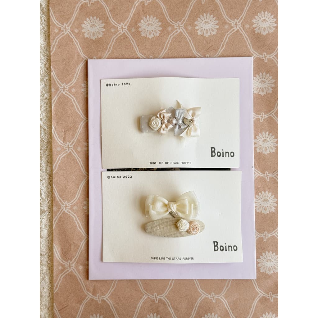 Boino | Leite branco rosa bege bolinhas fundo textura de linho rosa listras brancas brilho de água Organza pêssego em pó