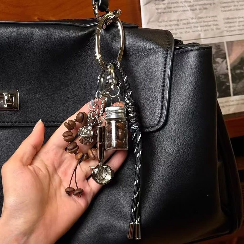 Pingente de chaveiro em formato de saco de café, pingente de grão de café estilo ins, acessório de metal para café.