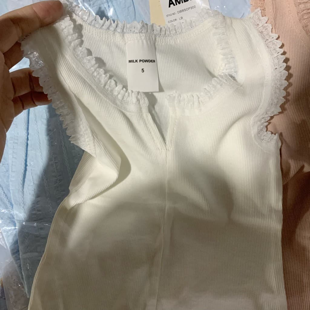 Colete com decote em V!Coreia coreia leite em pó genuíno menina renda macia pequeno decote em V macio ceroso sem mangas 