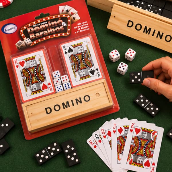 Baralho de Plástico Duplo com Dominó e Dados Jogos de Carta Familia Amigos Truco Poker Presente Pai Final de Ano Natal