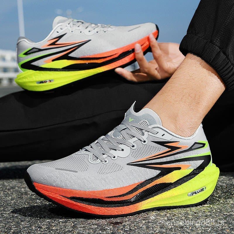 Tênis de corrida com placa de carbono, tênis esportivos para homens e mulheres com amortecimento de alto desempenho.