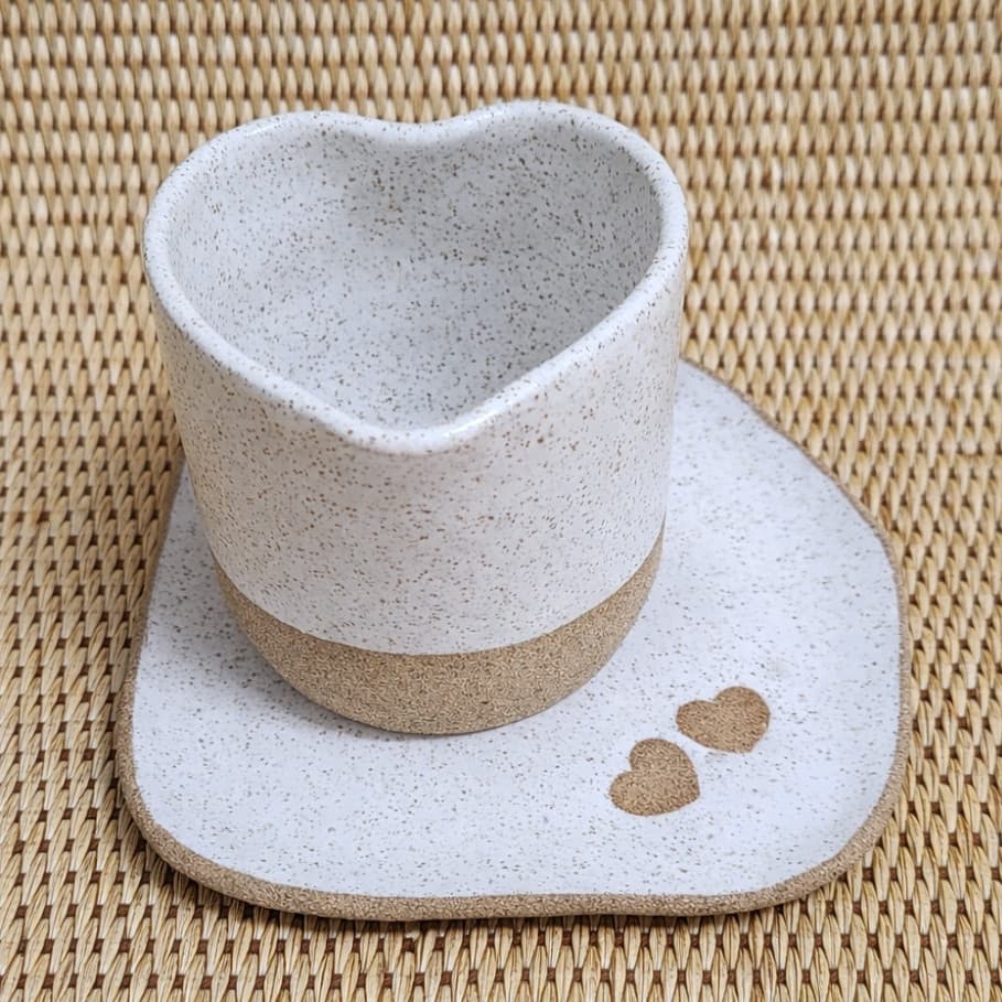 CONJUNTO ARTESANAL BANDEJINHA ORGÂNICA + COPO CORAÇÃO 200ML CAFÉ  CHÁ AMOR DECORAÇÃO LOUÇA NAMORADOS