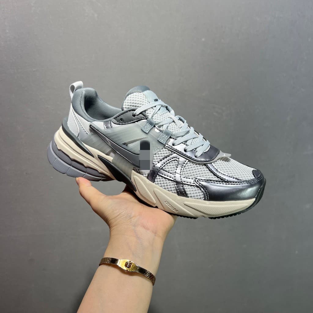 Novos tênis V2K para homens e mulheres, tênis esportivos de corrida elegantes com malha respirável, tênis casuais de sol