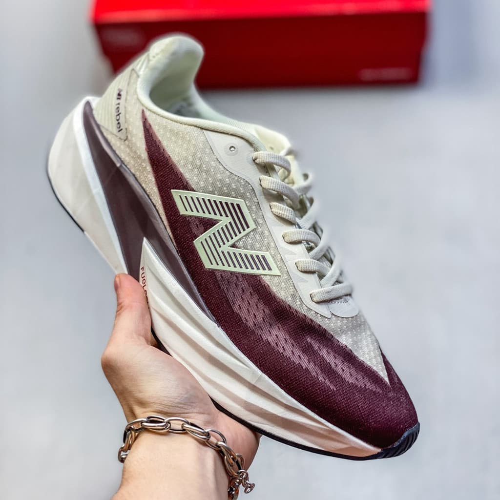 Tênis de corrida NB FuelCell para mulheres, tênis de corrida modernos com placa de carbono em malha V5, tênis esportivos
