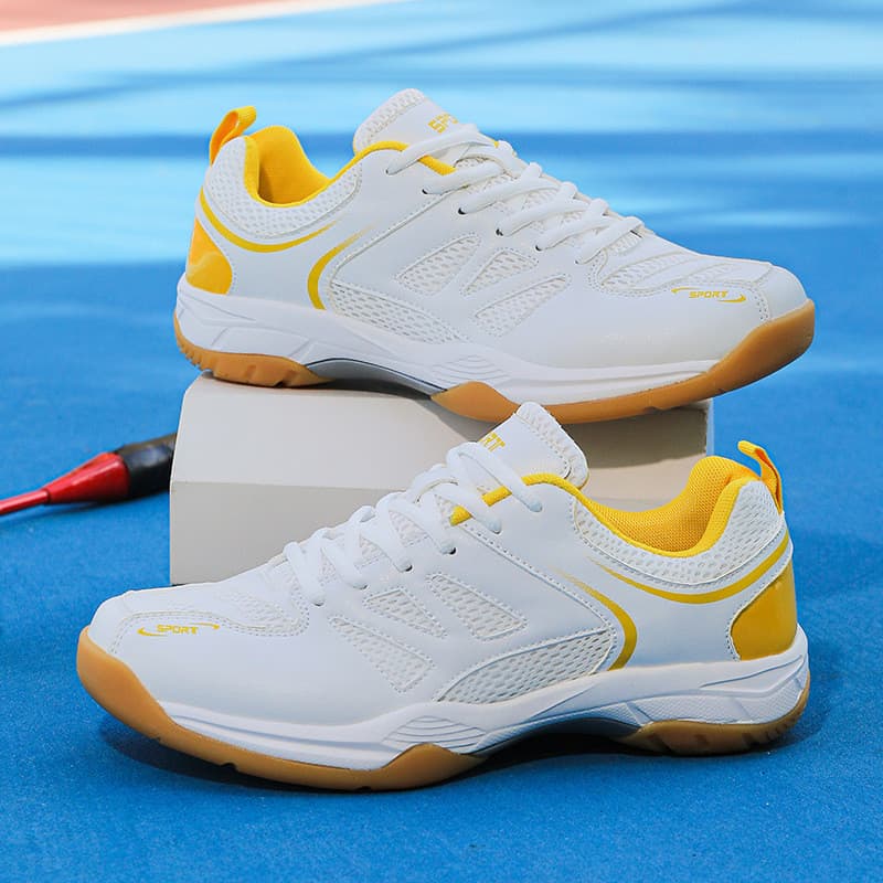 Novos tênis esportivos respiráveis para badminton, treino geral, tênis de mesa e vôlei, modelos masculinos e femininos.