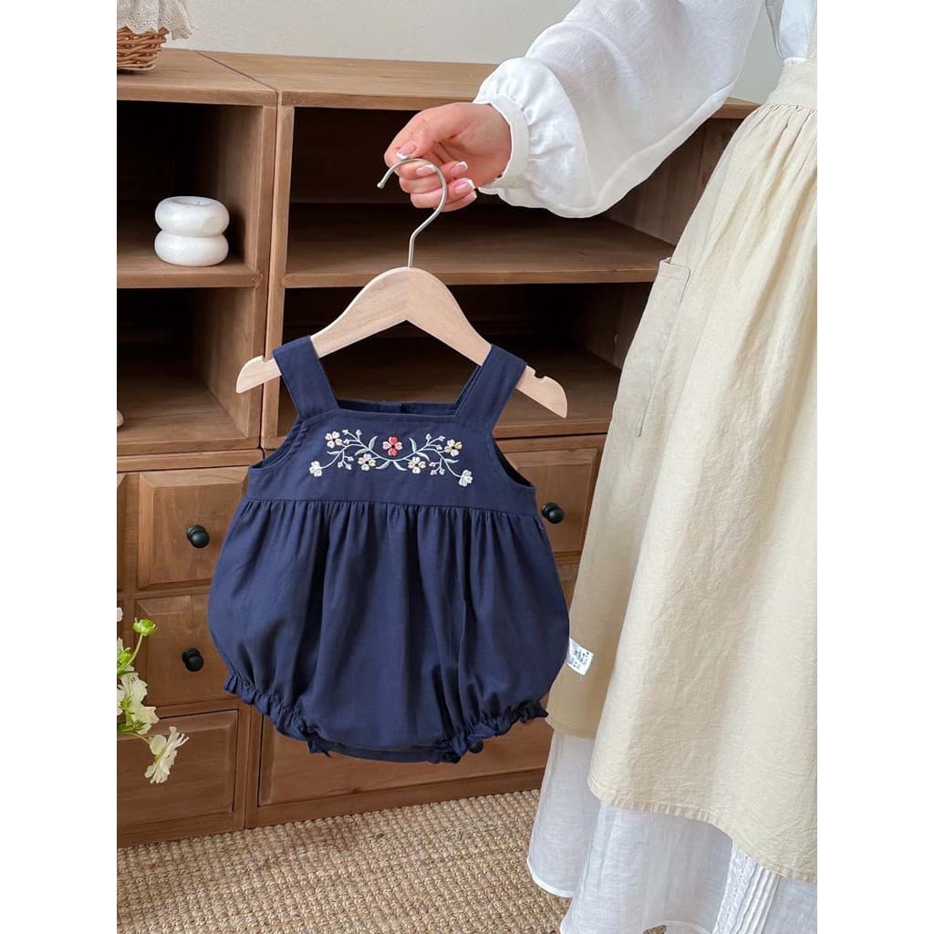 Versão coreana roupas de bebê verão bordado cinta triângulo macacão bebê recém-nascido menina moda Outing roupas macacão
